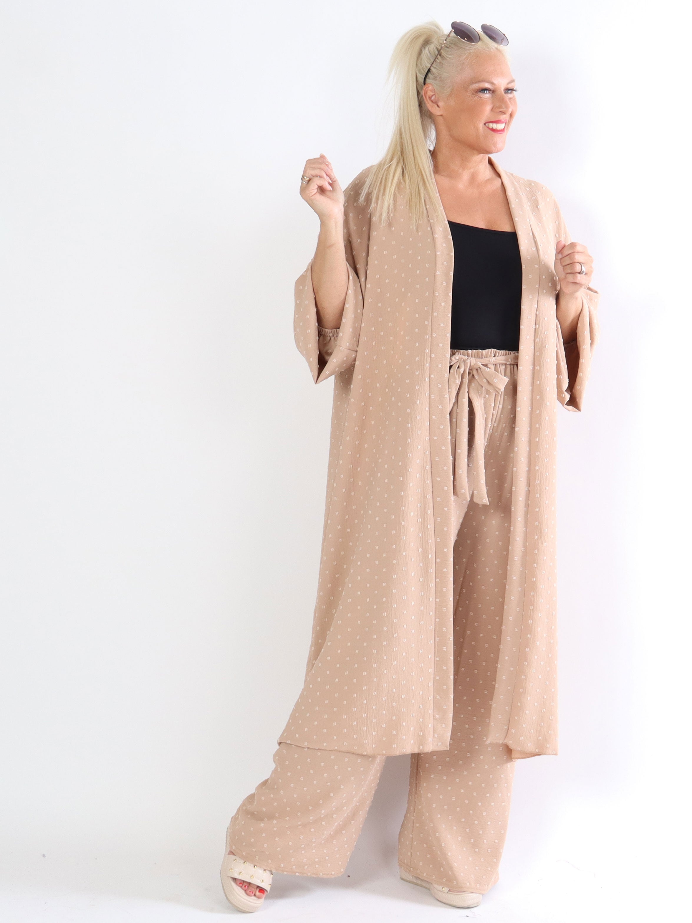 Marbella - Sød let plus size cardigan med prikket mønster